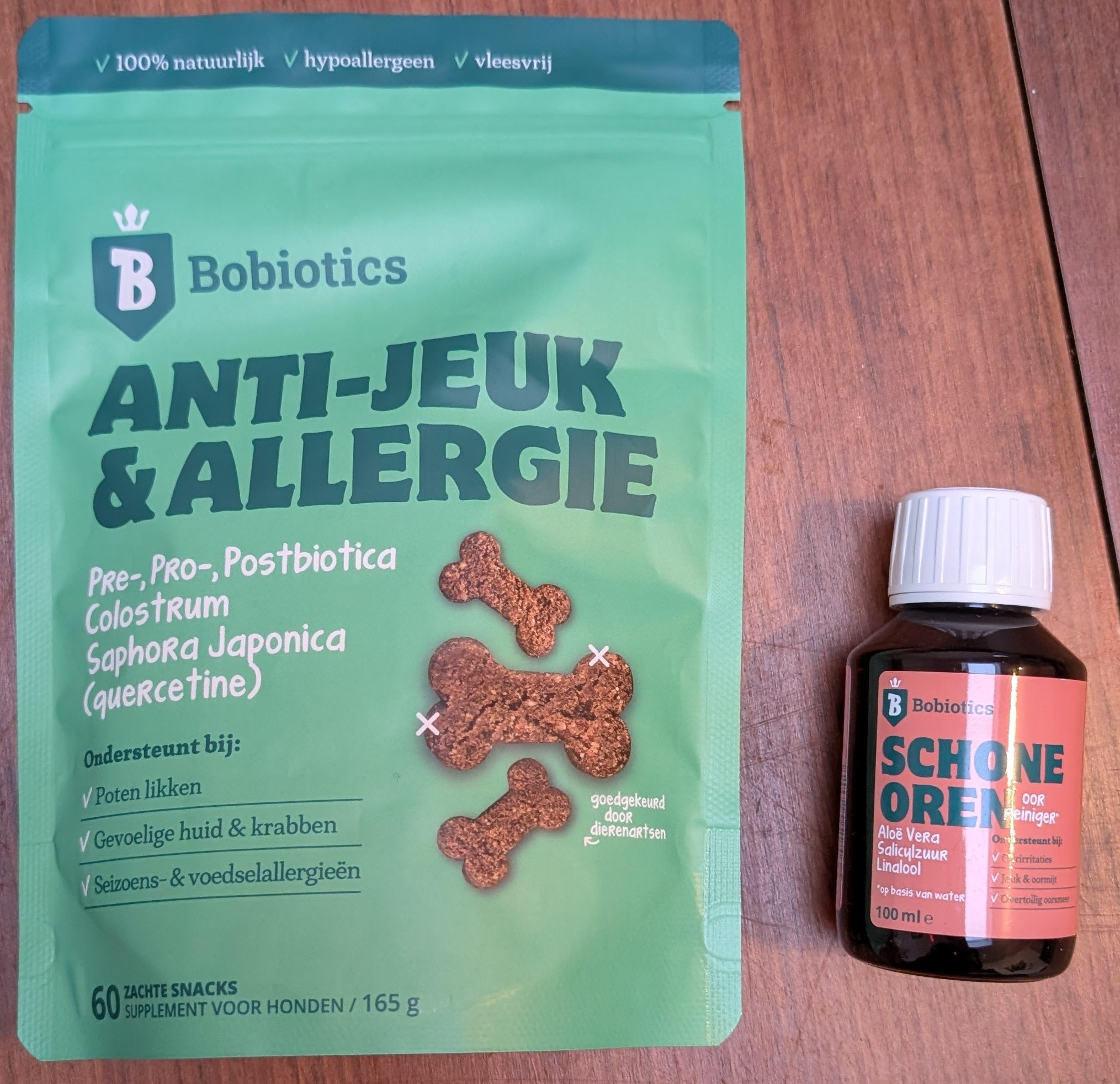 Bobiotics Anti-Jeuk verpakking met Schone Oren flesje op tafel